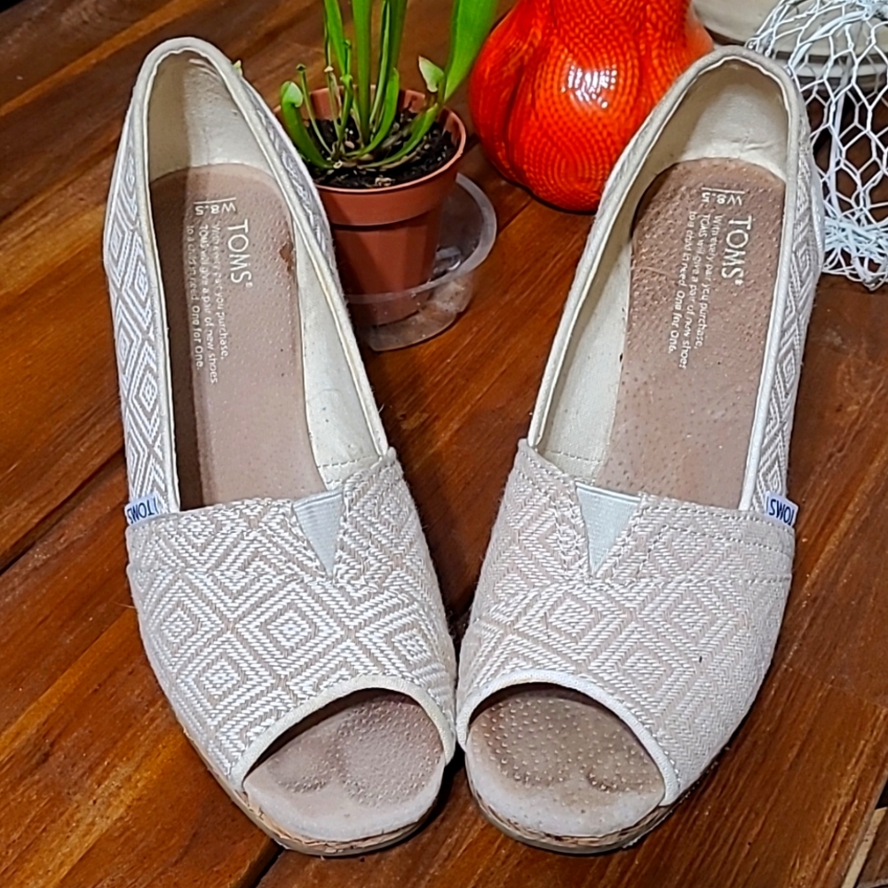 Toms